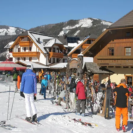 Vogue In Near Lift