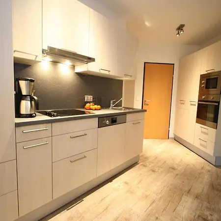 Vogue In Near Lift Apartment *