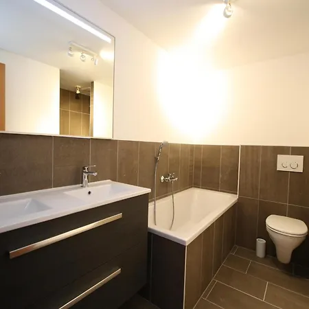 Vogue In Near Lift *