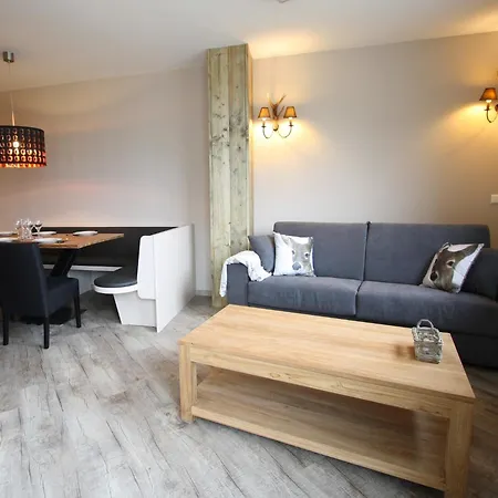 Apartment Vogue In Near Lift *