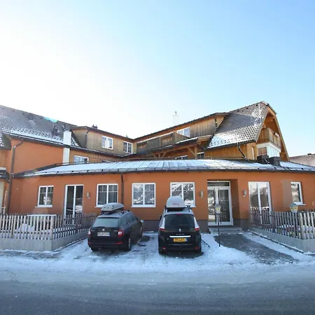 Apartment Vogue In Near Lift *